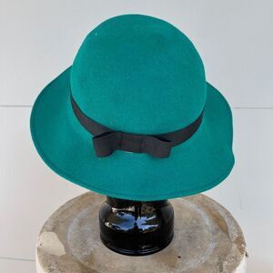 Vintage 1950s Geo. W. Bollman Green Wool Felt Doeskin Cloche Hat Black Bow Detai